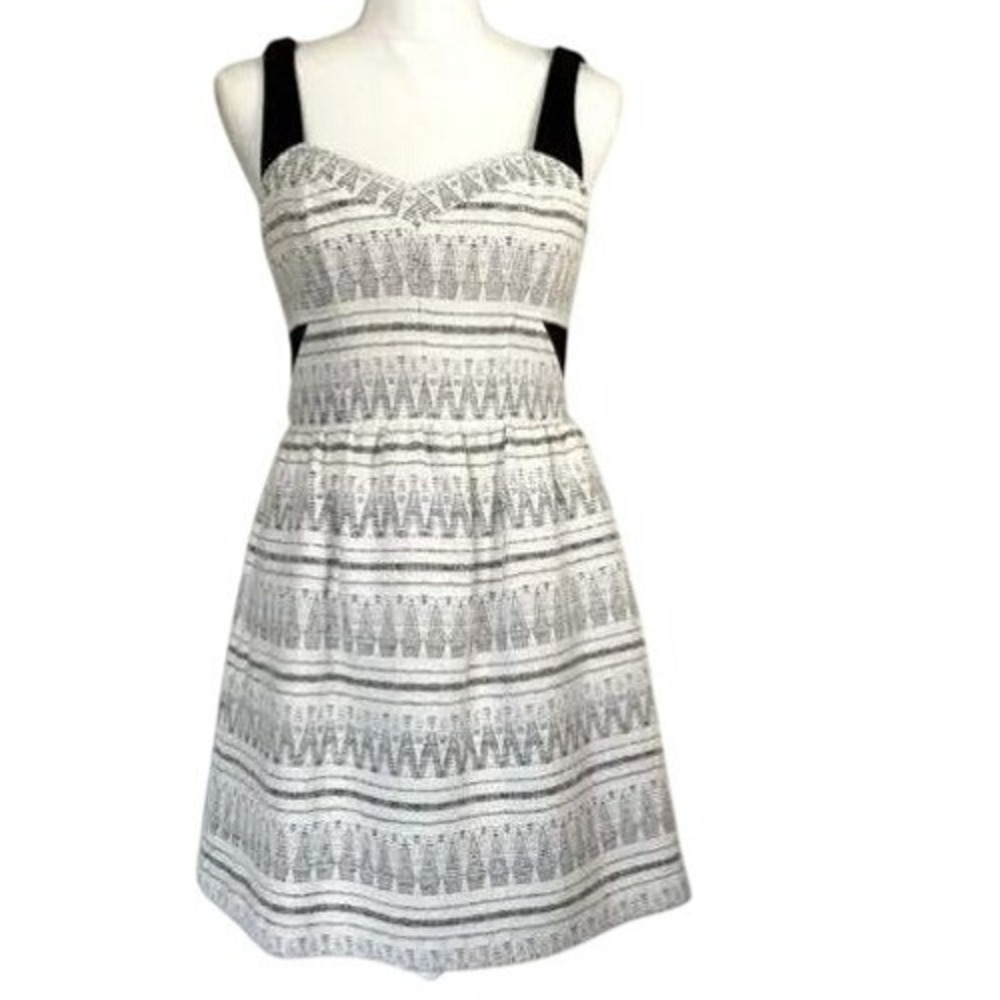 McGinn White Black Geometric Textured Racerback Dress Size‎ 6